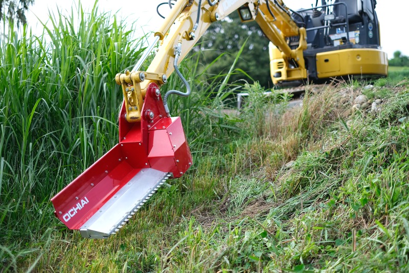 落合刃物のイチオシ２機種　乗用摘採機11ＶＢ 油圧ショベル用剪枝トリマー